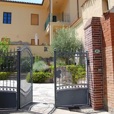 Il Casale Onifai- Piano Terra Apartment Onifai